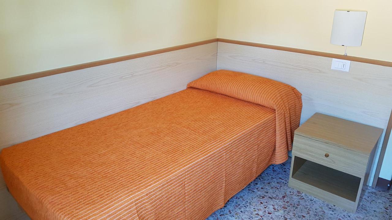 Albergo Meuble Olivi توسكولانو ماديرنو المظهر الخارجي الصورة