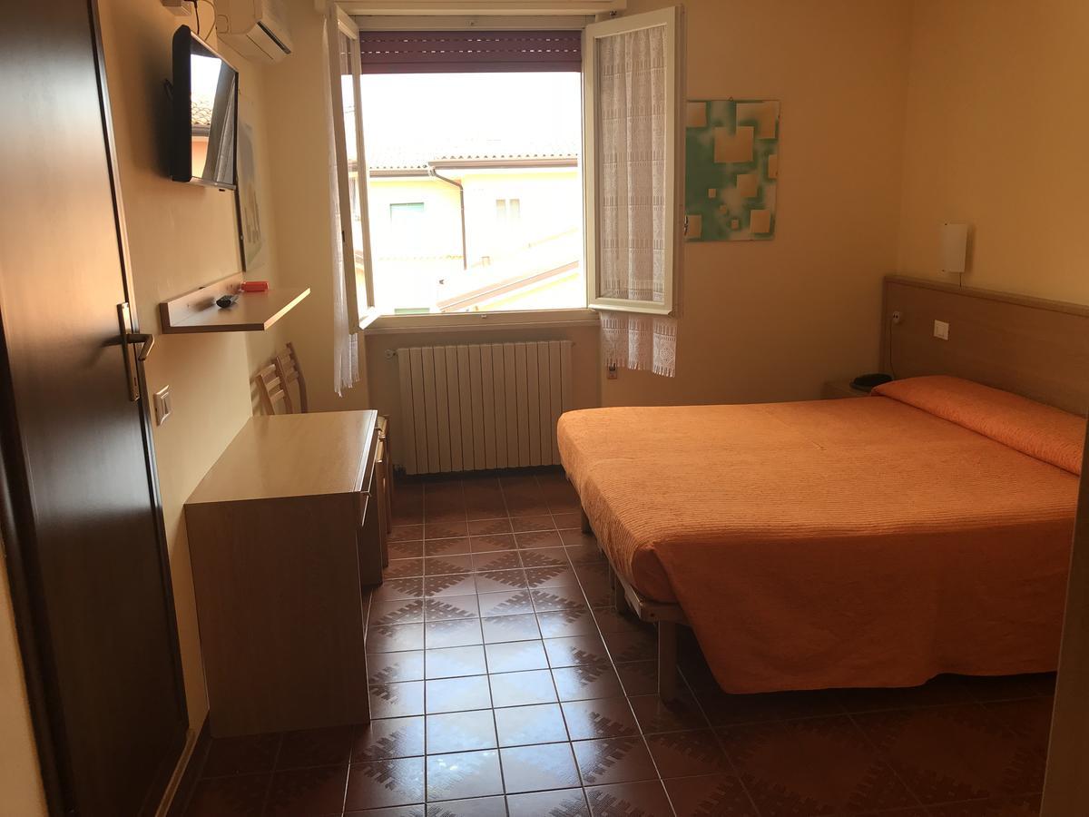 Albergo Meuble Olivi توسكولانو ماديرنو المظهر الخارجي الصورة